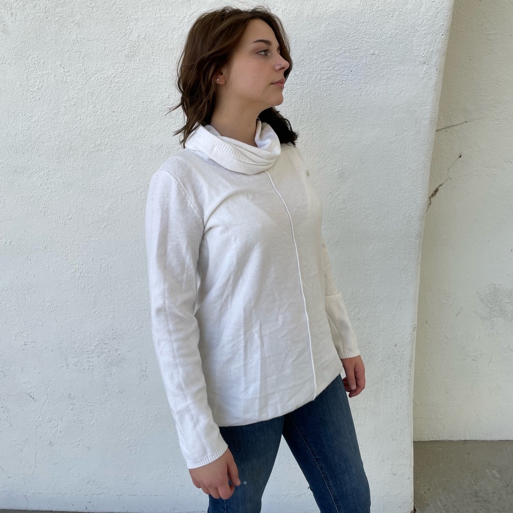 White calvin Klein turtle neck
